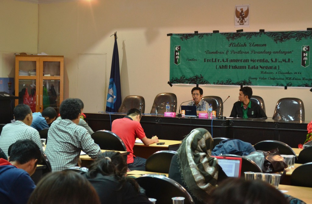 Suasana Kuliah Umum oleh Prof Andi Pangerang Moenta tentang Demokrasi dan Peraturan Perundang-undangan, kamis (4/12).