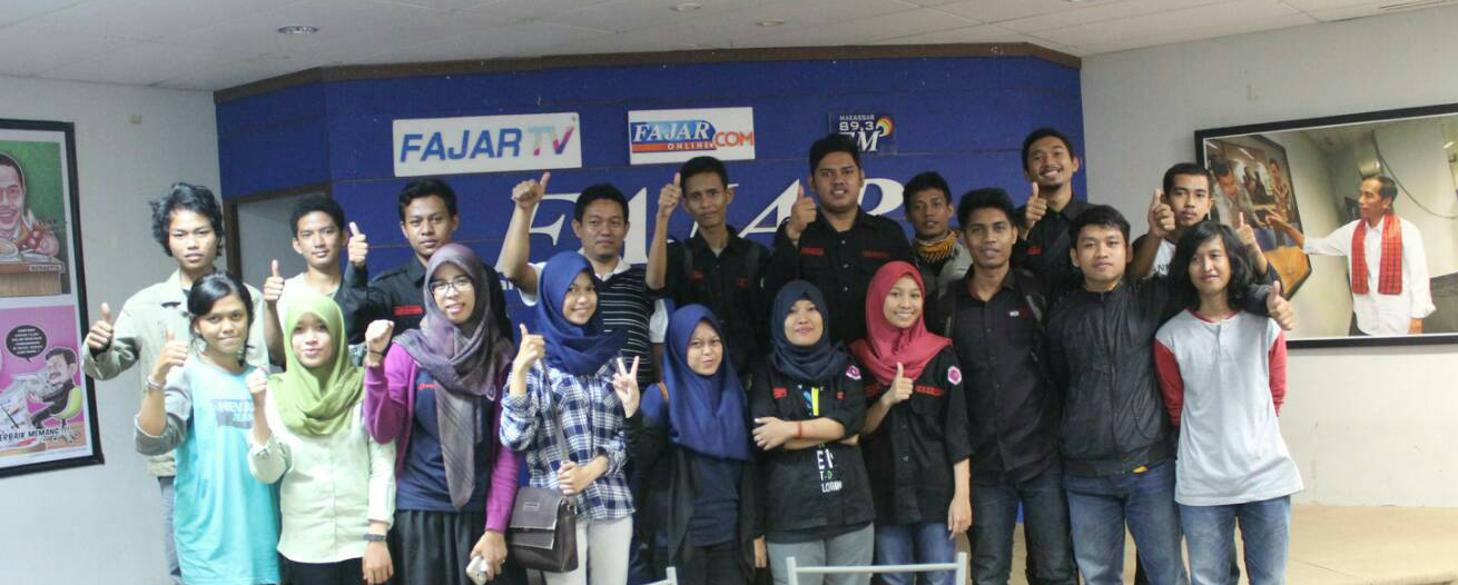 LPMH-UH berfoto bersama dengan Manager Fajar Online di akhir kunjungan media, Sabtu (14/5).