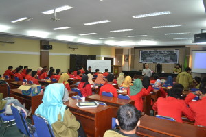 Suasana Pendidikan dan Pelatihan (Diklat) LKMP-UH yang dilaksanakan di Aula Harifin A. Tumpa, Sabtu-Minggu (25-26/2).  (Kas)