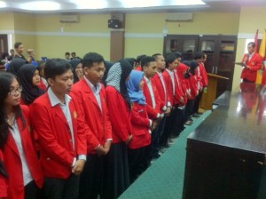 Prosesi pelantikan Ledhak Unhas di Aula Harifin A. Tumpa FH-UH, Selasa (23/5). Mef