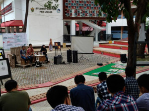 Suasana Munir Fest dan Diskusi Publik HMI di Taman FEB, Jumat (29/9)