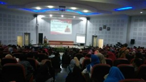 Suasana seminar penyerapan aspirasi masyarakat di ruangan Auditorium Prof. Amiruddin Fakultas Kdokteran Universitas Hasanuddin, Selasa (10/10).